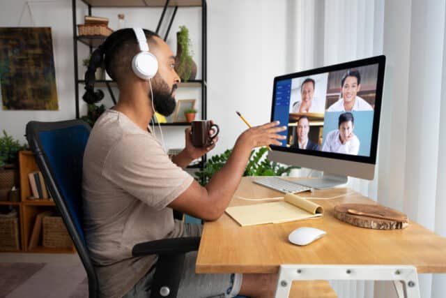imagen de una reunión durante el teletrabajo